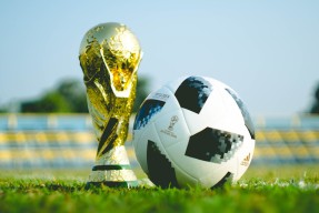 FIFA-C罗老骥伏枥，C9新生代崛起，足坛传承与突破